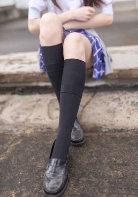 夫妻两人看b站伤感电视剧